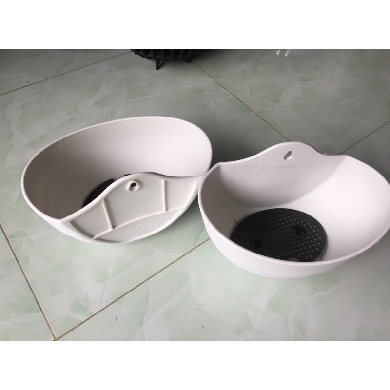 Combo 2 Chậu Nhựa Treo Tường, Ốp Vách, Trồng hoa trang trí tường nhà + có vĩ lót chậu (24x15x13cm)