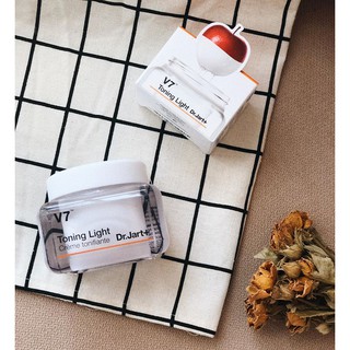 Kem Dưỡng Trắng Tái Tạo Da V7 Toning Light Hàn Quốc Size Mini 15ml