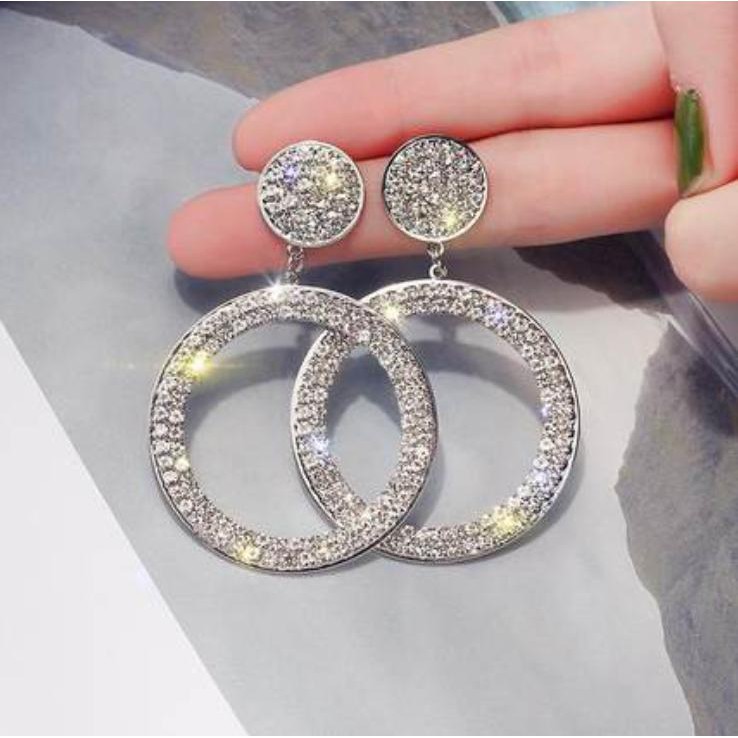 Bông tai Nữ Titan vòng tròn đính đá sang trọng