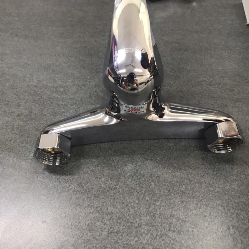 Sen tắm , Vòi tắm , củ sen tắm, vòi hoa sen tắm nóng lạnh Caesar  nhà tắm bảo hành 12 tháng