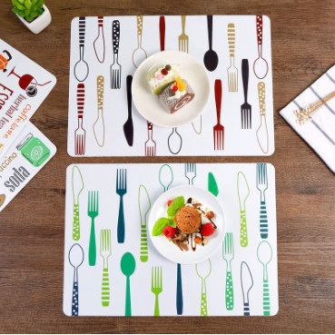 Tấm Lót Bàn Ăn Cách Nhiệt Nhựa Chống Thấm Nước In Họa Tiết