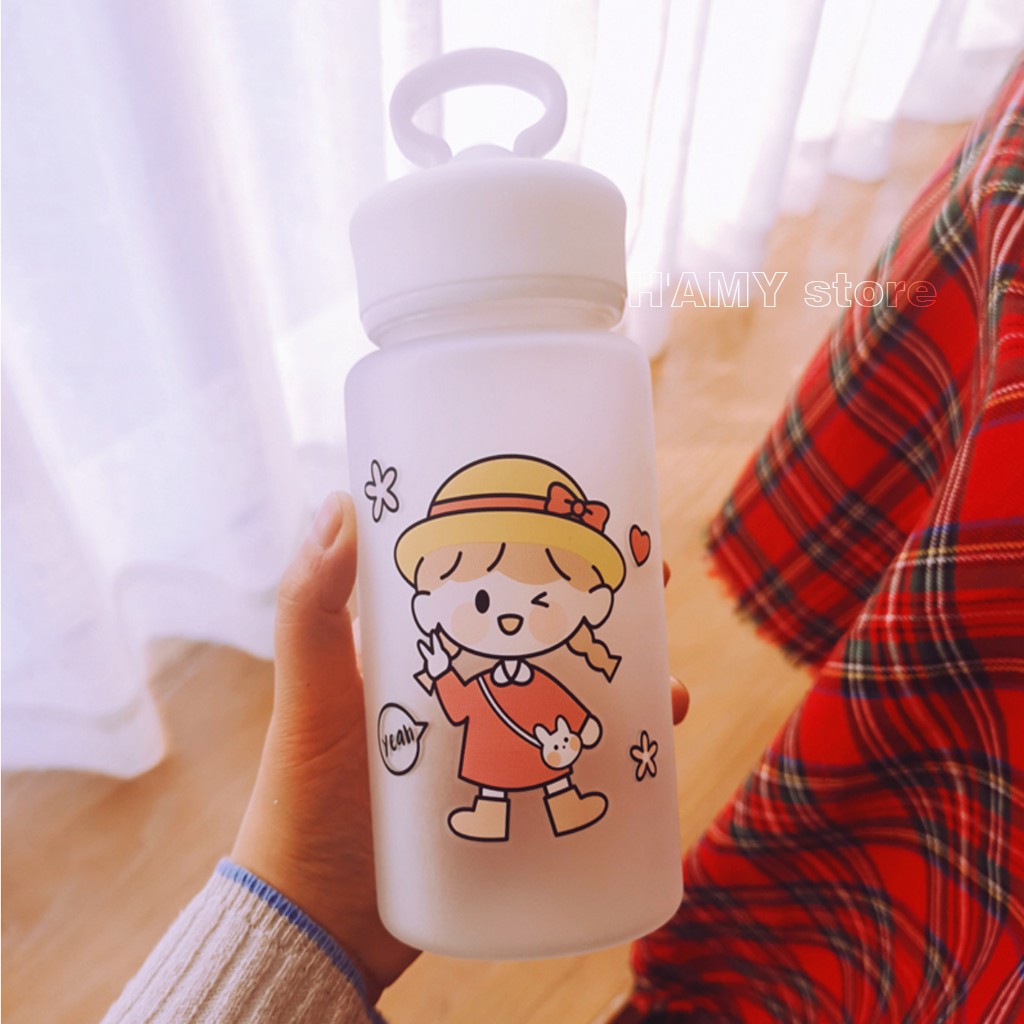 [HÌNH NGẪU NHIÊN] Bình nước nhựa cô gái có quai cầm dung tích 500ml