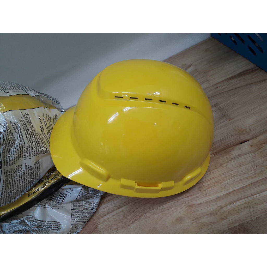 MŨ BẢO HỘ 3M H702V MÀU VÀNG CÓ LỖ THÔNG KHÍ (không quai)