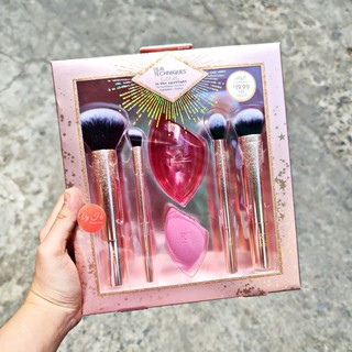 Set cọ Real Techniques In the Spotlight kèm mút