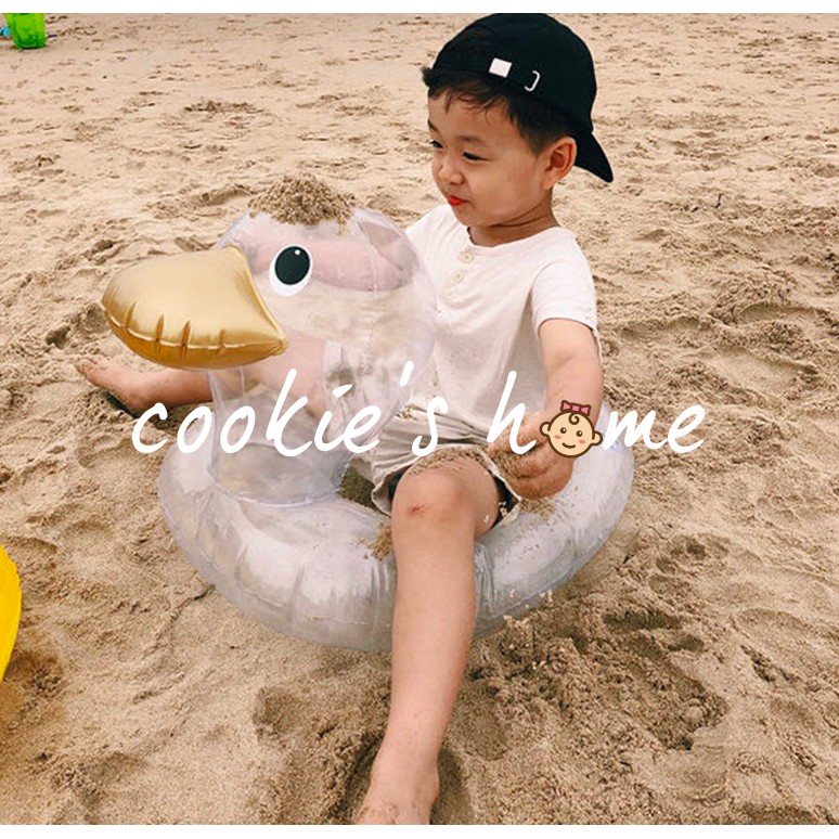 Phao bơi vịt trong suốt chụp studio cho bé