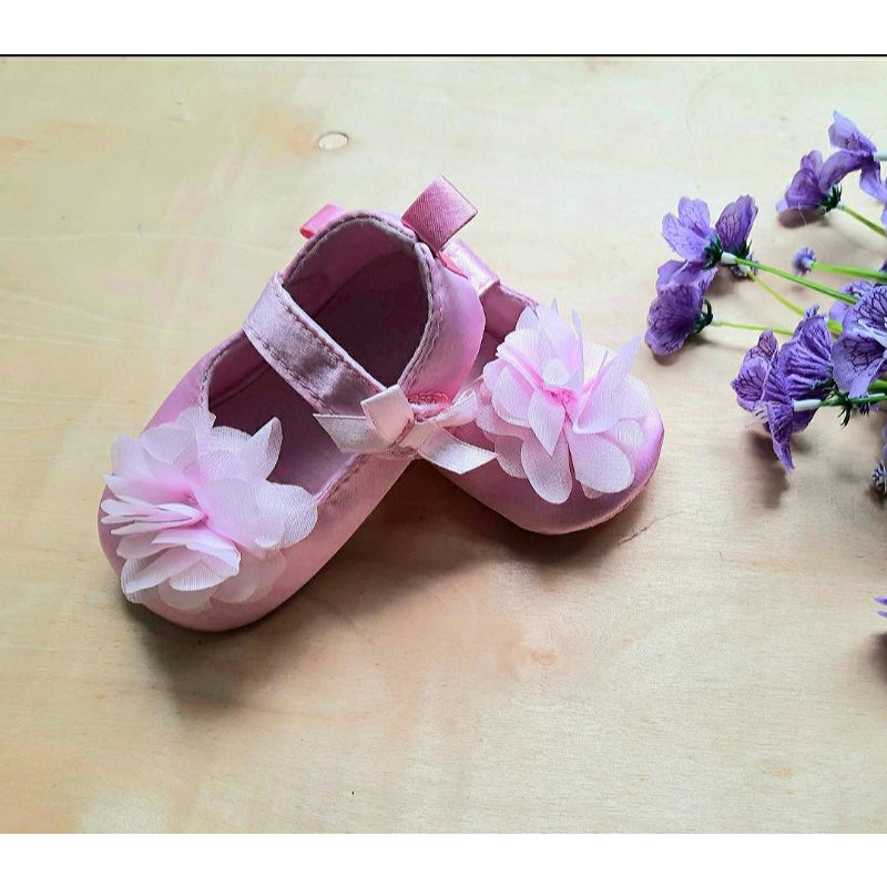 Giày bông hoa xinh xắn cho bé gái