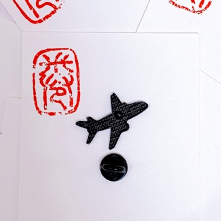 Pin cài hình máy bay, tag