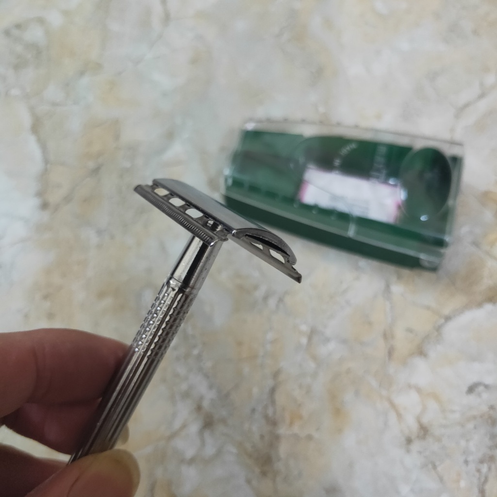 Bàn cạo dâu Hoàng Long HL-518 kèm lưỡi lắm với chế độ xoay mở cán Full Hộp