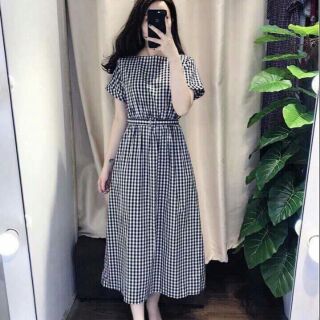 Váy kẻ đen trắng