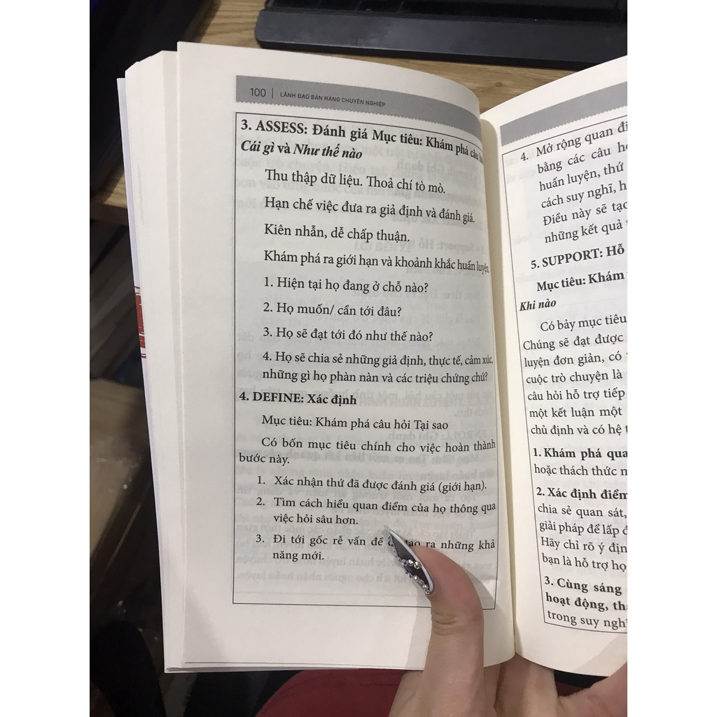 Sách - Lãnh đạo bán hàng chuyên nghiệp ( BizBooks )