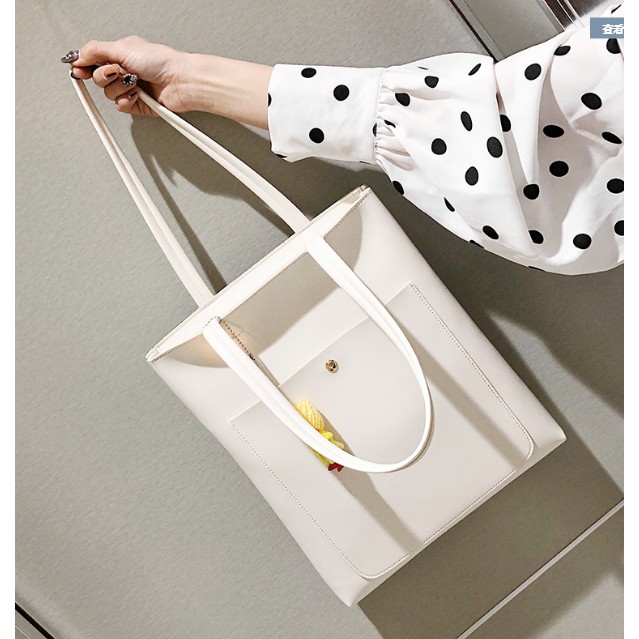 [Sẵn nâu/trắng có video] Túi tote da trơn đeo vai có ngăn ngoài tiện lợi (tặng kèm móc treo) - P003 | BigBuy360 - bigbuy360.vn