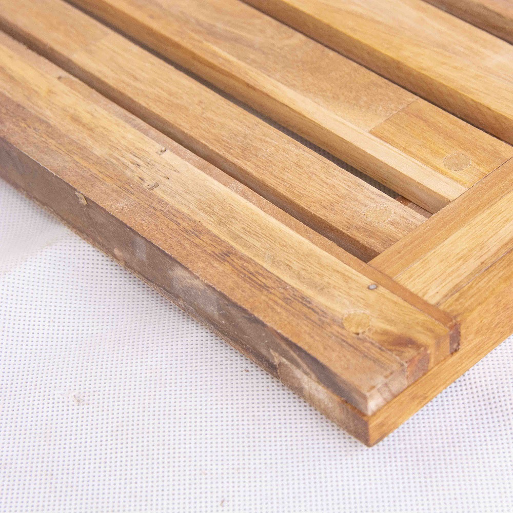 thảm chống trơn nhà tắm GKconcept được sản xuất 100% từ gỗ mật hồng tự nhiên với thiết kế thông minh, tối giản