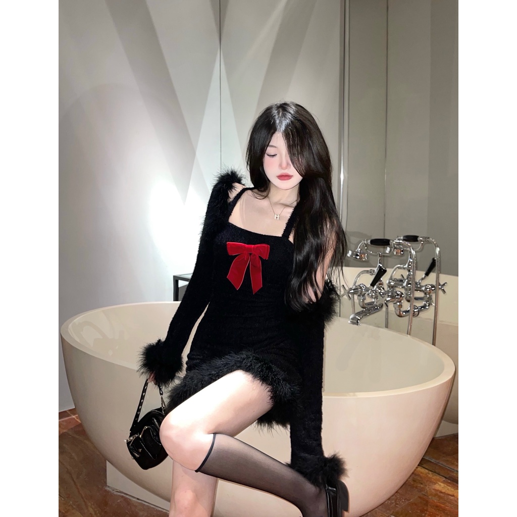 Set đầm yếm len đen dáng ôm body tôn sáng hở vai lưng nơ lông dây chéo+áo khoác tay dài bông form ngắn noel giáng sinh
