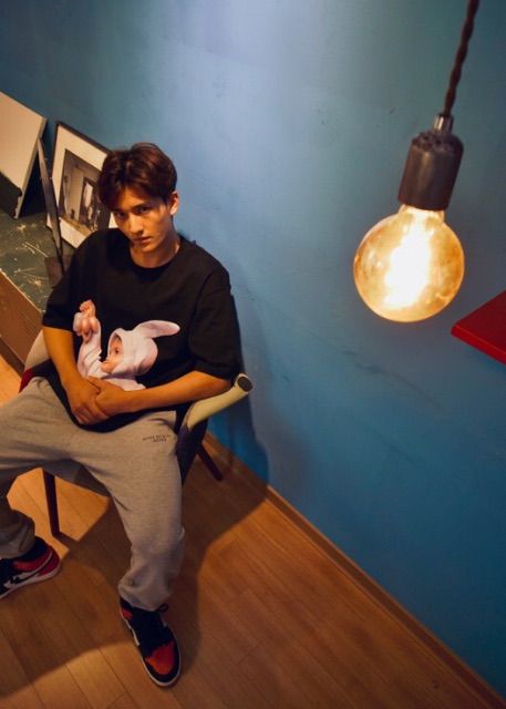 Áo thun nữ Acme de la vie BLACK RABBIT, áo thun nữ cá tính form rộng thụng tay lỡ unisex oversize | BigBuy360 - bigbuy360.vn