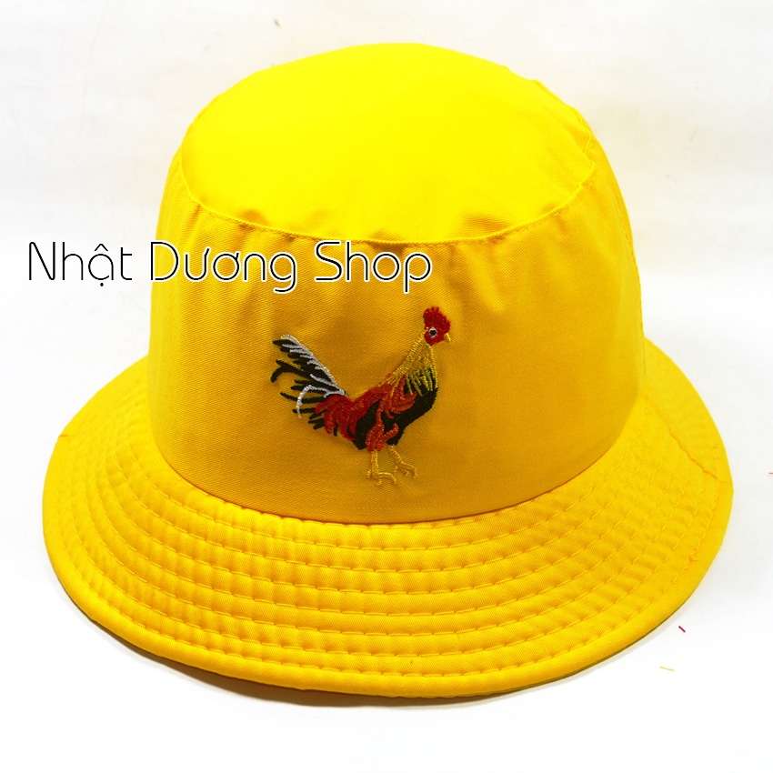 Nón bucket tai bèo thêu con gà trống - Đen chất liệu vải Cotton thoáng mát và nổi bật với họa tiết của nón