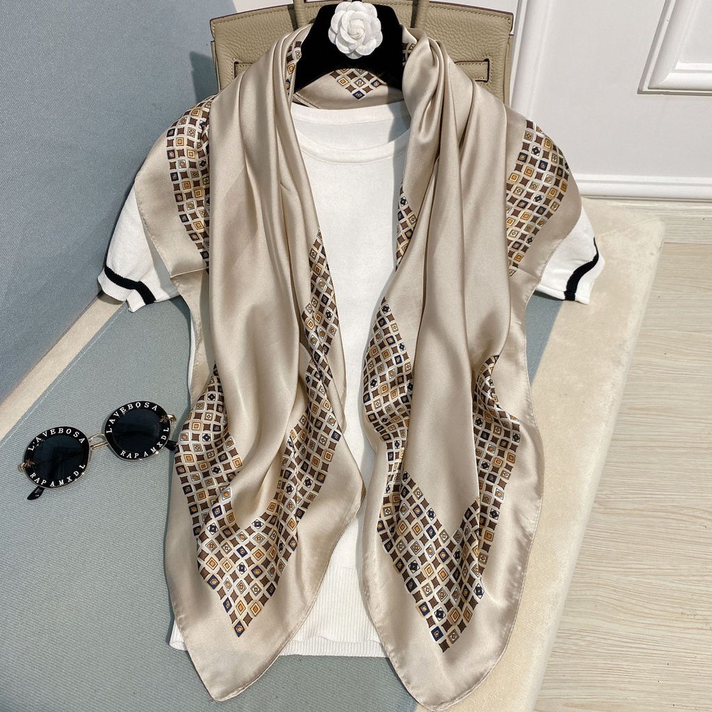 Khăn choàng cổ hình vuông thời trang cho nữ