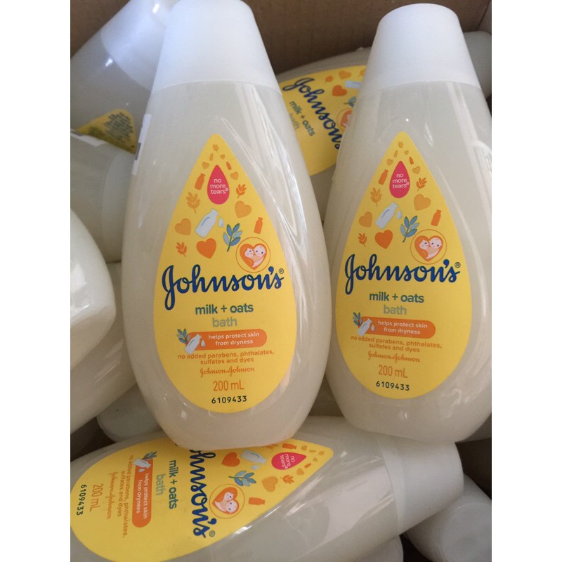 Sữa tắm Johnson Baby Chứa Sữa và Yến Mạch 200ml