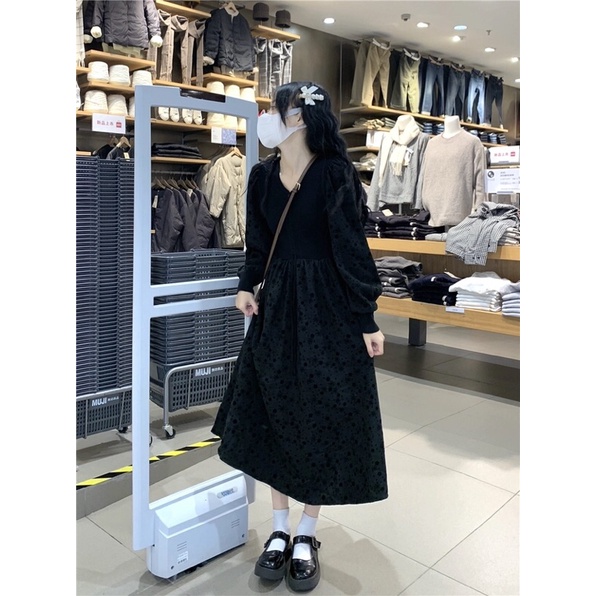 Váy len đen chất vải cực dày dặn có thêu hoa phong cách tiểu như xinh xắn