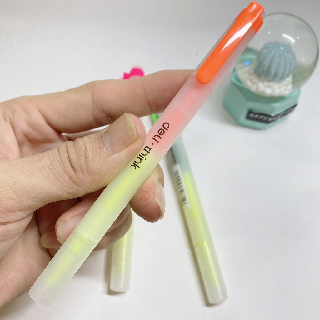 Bút Highlight 2 đầu Deli dạ quang, bút đánh dấu ghi nhớ dòng nhiều màu bắt mắt.