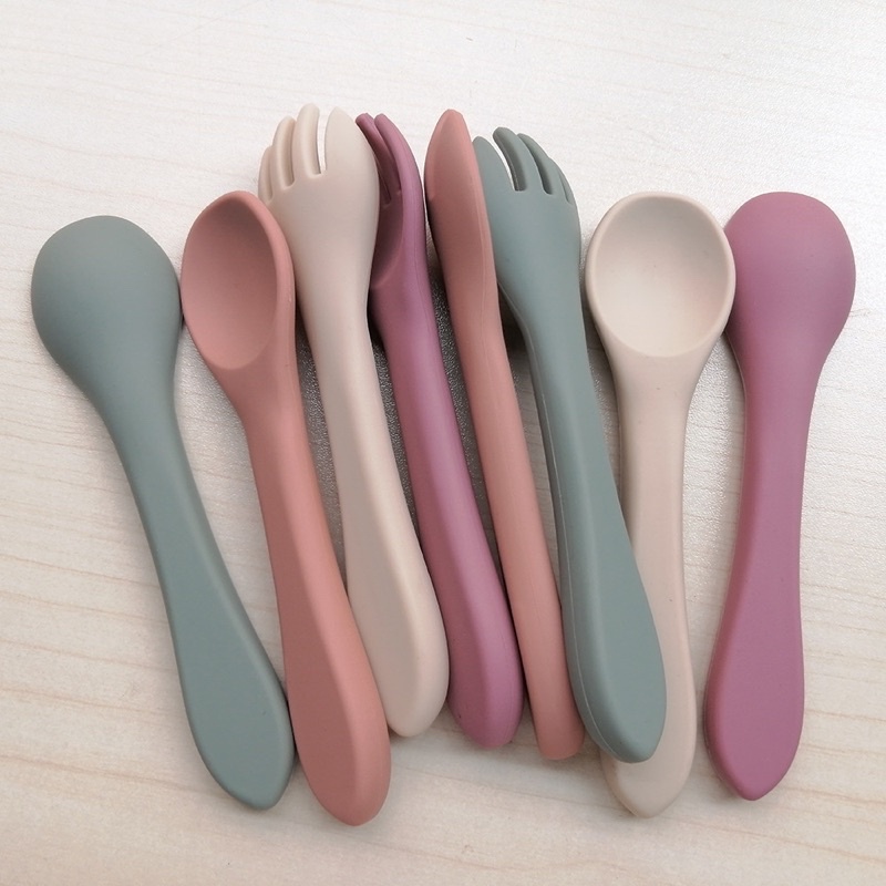 Thìa ăn dặm silicon siêu mềm không chứa BPA an toàn cho bé