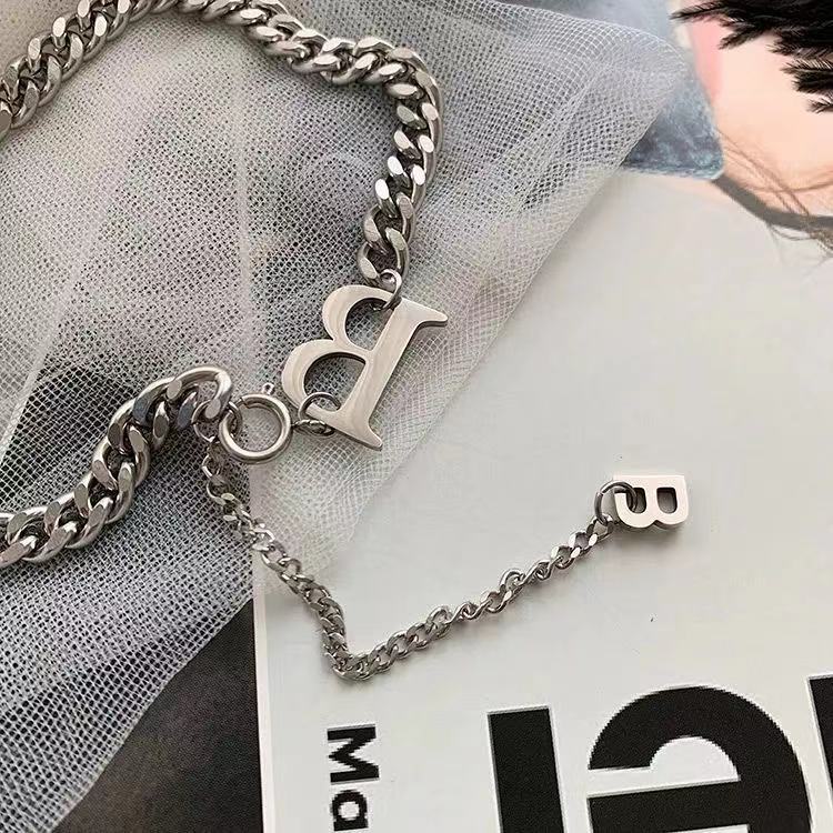 Vòng cổ Thép Titan Mặt Chữ B Thời Trang