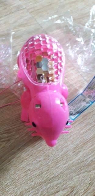 Chú chuột thần tài đi dạo có nhạc và đèn Led rất đẹp tặng kèm pin