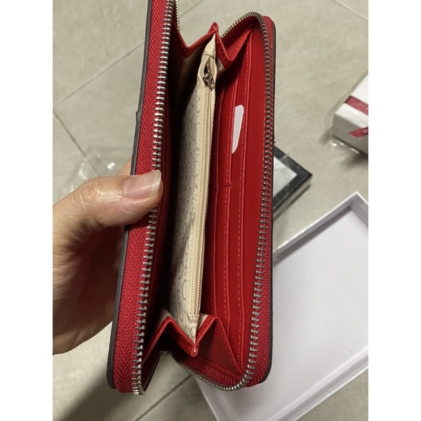 Sale off 40% ví Gues từ 400k còn 250k