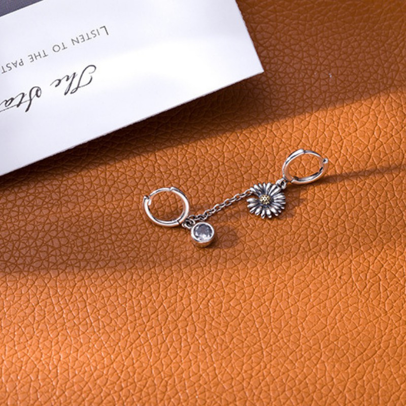 Bông Tai Bạc Thái S925 Cúc Họa Mi Peaceminusone Dạng Khoen Tròn Hai Lỗ Xỏ Đính Đá Zircon Trẻ Trung Cá Tính | Khuyên Tai