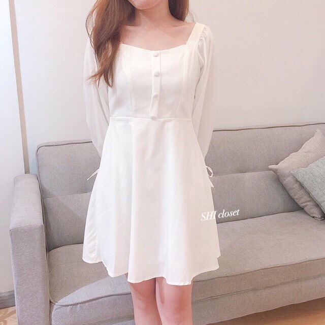 Đầm Trắng Cổ Vuông Tay Bồng Nút Bọc