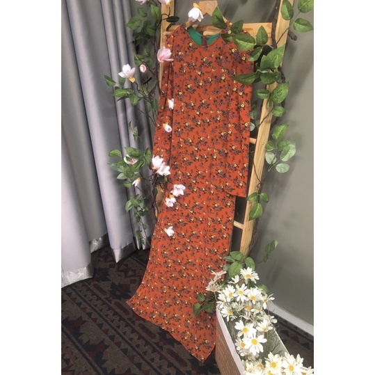 Áo dài bốn tà cam hoa nhí tay phồng