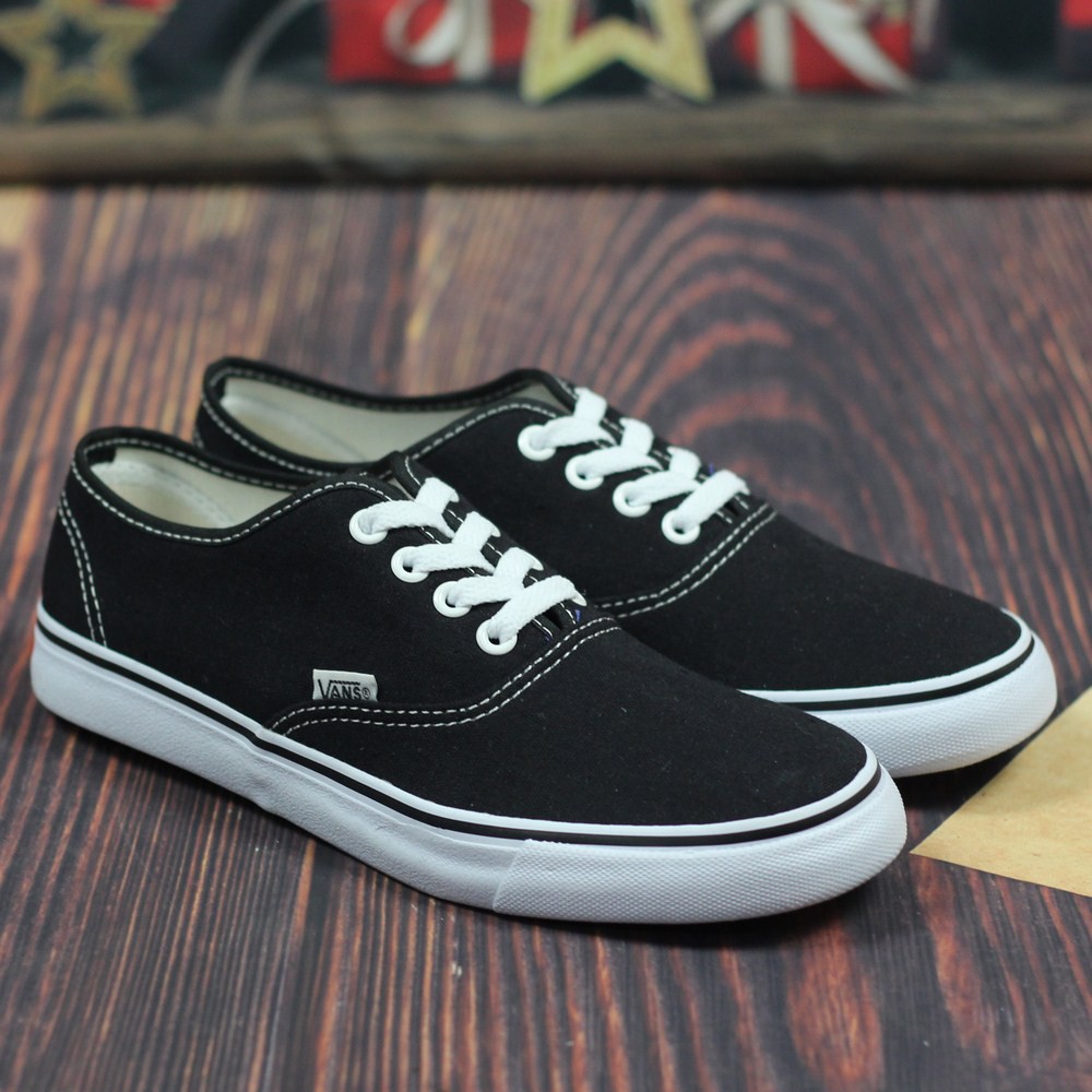 Giày Vs Cổ Thấp Classic Nữ Màu Đen