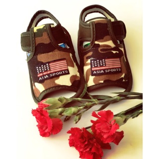 Giày Sandal tập đi cho bé - màu lính + Kèn