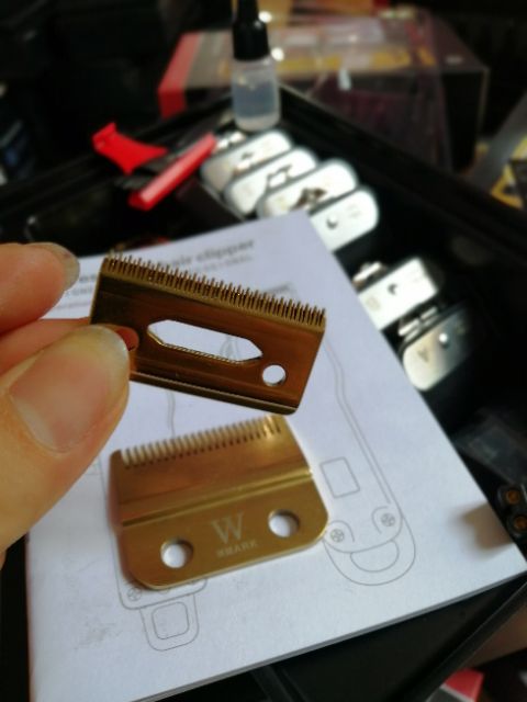 Tông đơ cắt tóc chuyên nghiệp vỏ thép nguyên khối SURKER K7S pin lithium 2000mAh tặng cữ 1,5 và 4,5mm