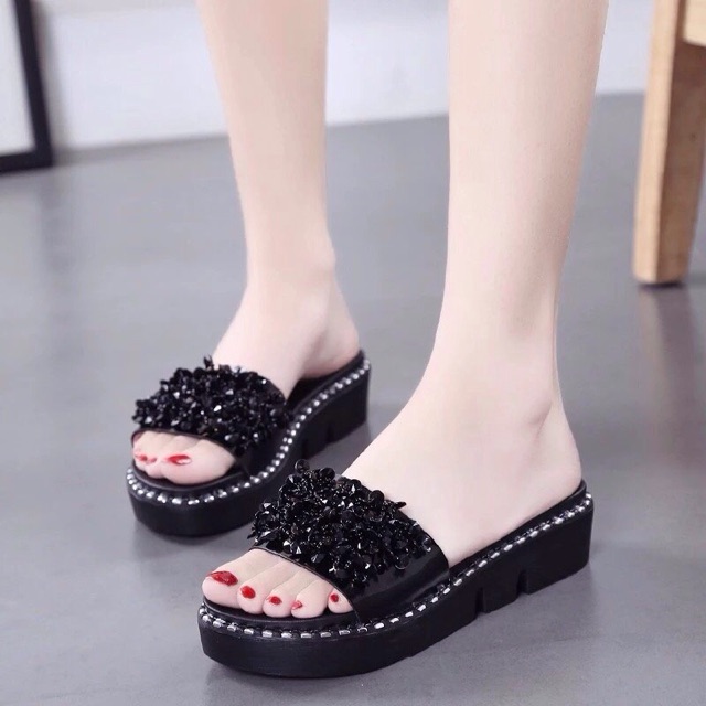 Dép bảng ngang viền bi kết đá