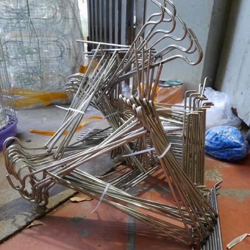 Móc treo tường dùng để treo lồng chim các loại