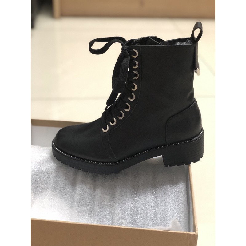 Giày boot da Zara cột dây (Size 35)