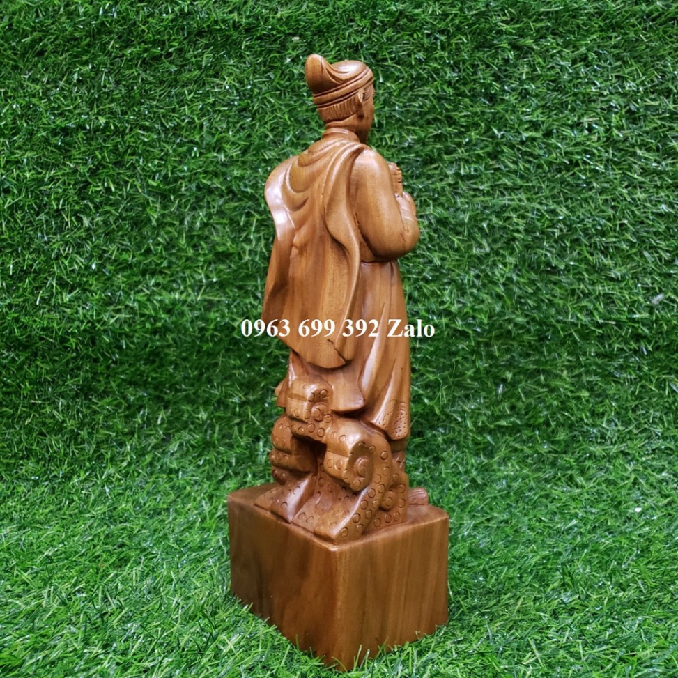 Tượng Quốc công tiết chế hưng đạo vương Trần Quốc Tuấn