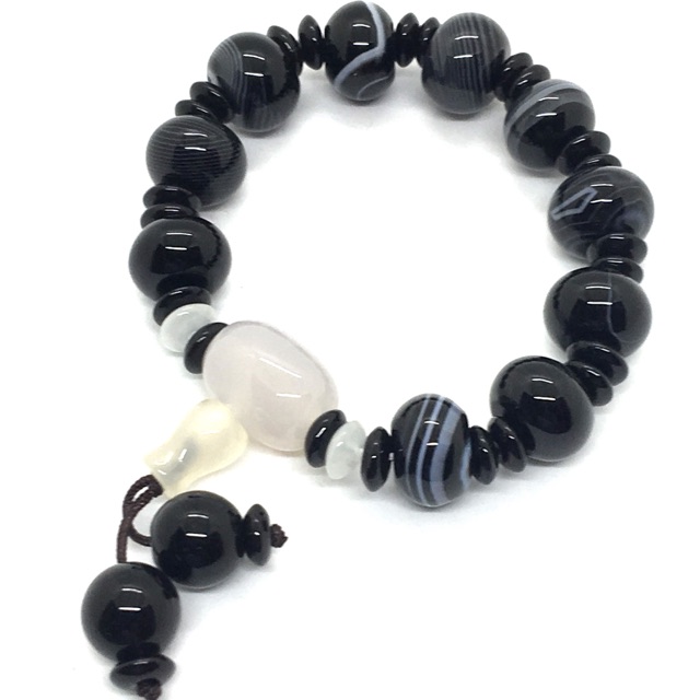 Vòng tay vân đen hình tròn