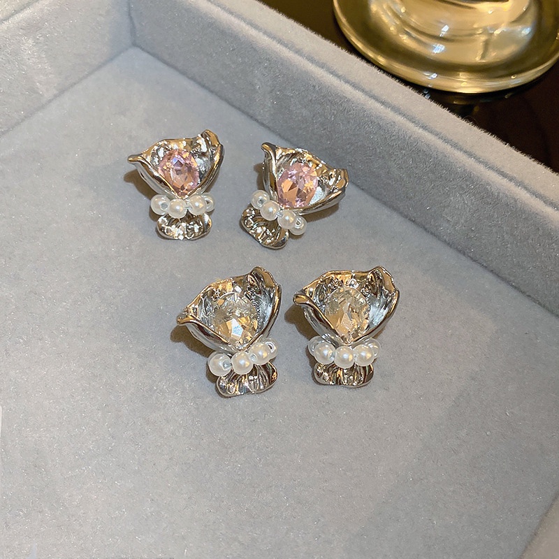 Bông Tai Xếp Ly Đính Ngọc Trai Và Túi Xách Phong Cách Hàn Quốc