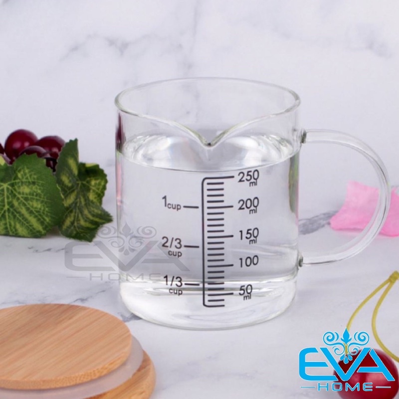 Ly Thuỷ Tinh Chịu Nhiệt Quai Cầm Miệng Rót Có Vạch Chia Đo Lường Dung Tích 250 Ml Kèm Nắp Gỗ Tre SP4722