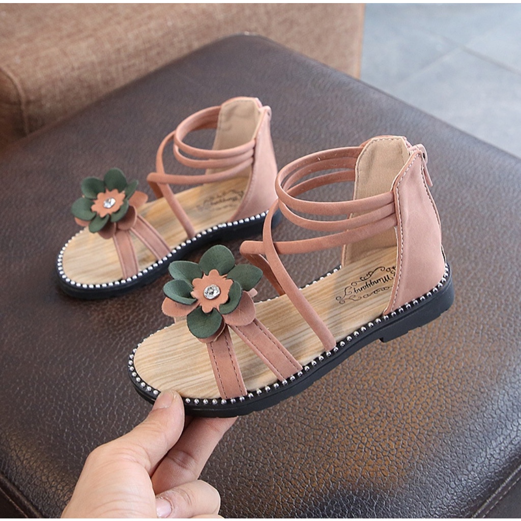 Sandal bé gái - dép quai hậu cho bé da đế thấp thời trang chiến binh hoa hè 3 -8 tuổi  có khóa kéo V661