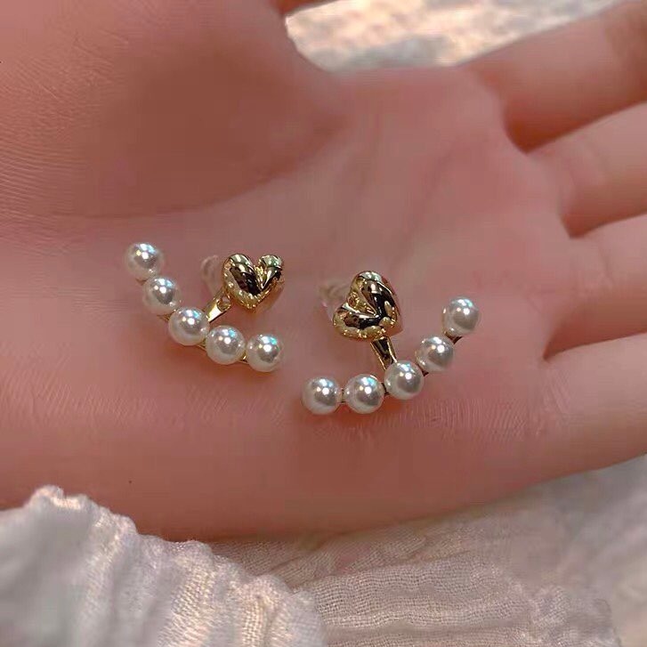 Khuyên tai tim vành tai phối hạt trẻ trung