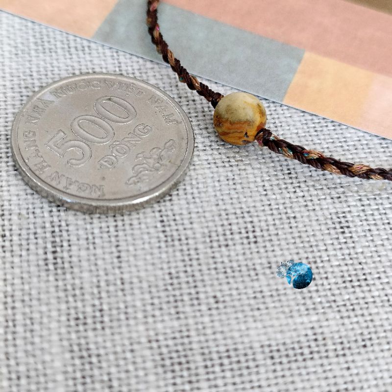 Vòng tay tết dây đá crazy lace agate chỉ ngũ sắc kim tuyến