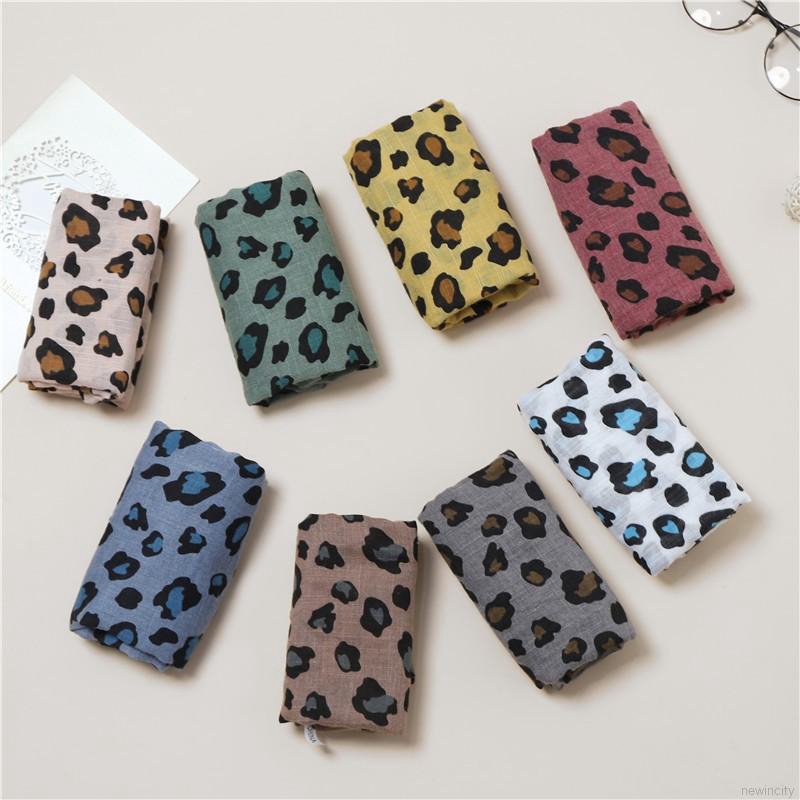 Khăn choàng cổ dày họa tiết da báo cho bé