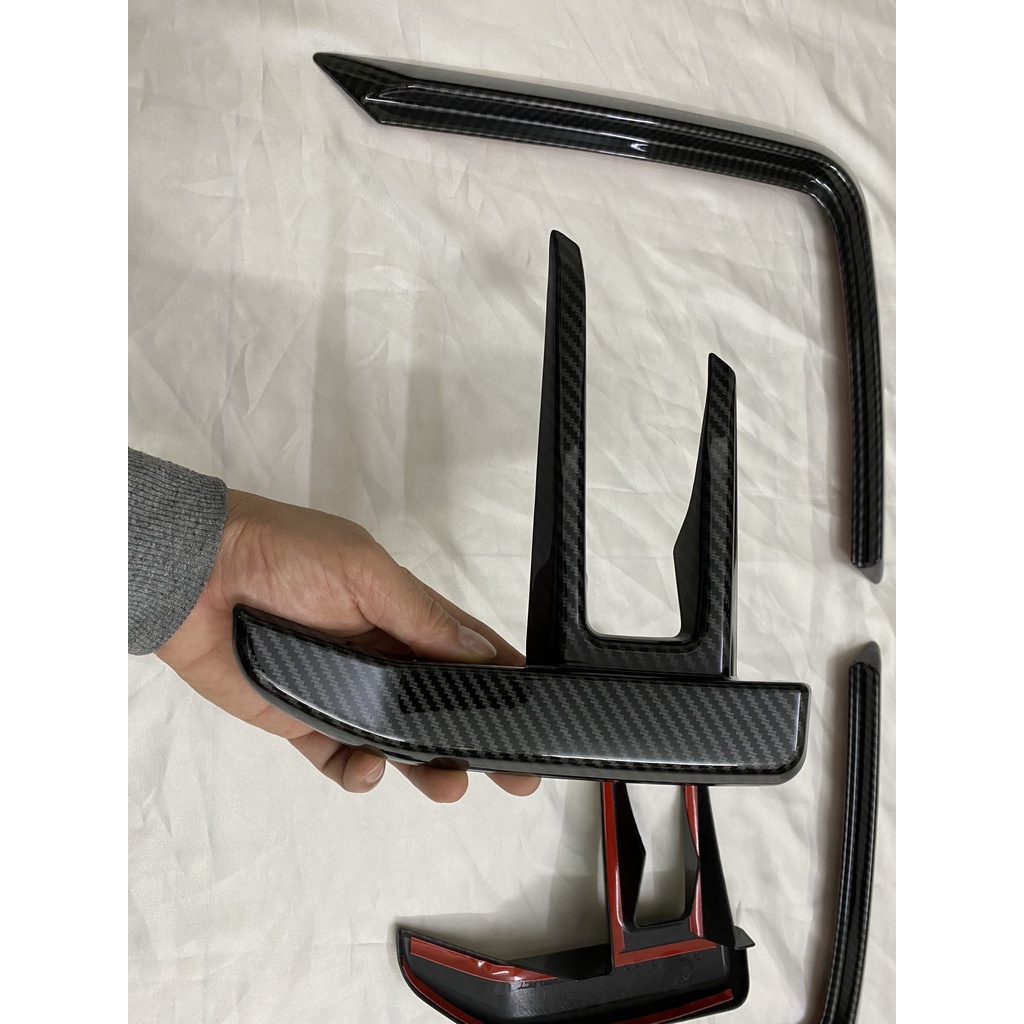 ỐP VIỀN ĐÈN GẦM TRƯỚC XE TOYOTA RAIZE 2021-2023 - VÂN CARBON CAO CẤP