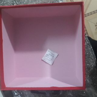 Hộp quà kèm đầy xốp