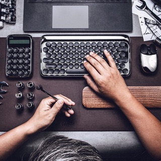 Bàn phím cơ không dây Bluetooth Lofree chính hãng màu kỵ sỹ bóng đêm + chuột Bluetooth + máy tính (tặng đệm kê tay gỗ)