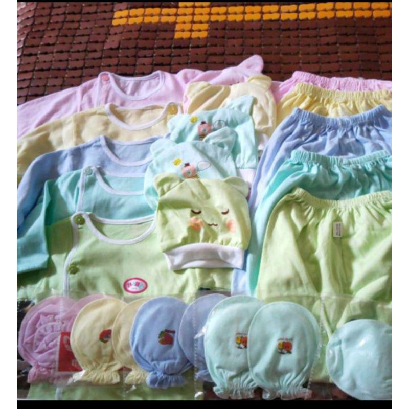 set 5 bộ quần áo, mũ, bao chân bao tay cho bé sơ sinh
