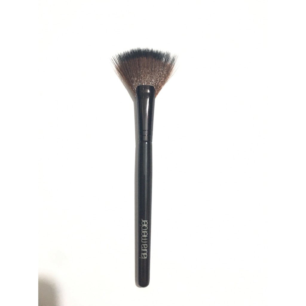 Cọ Trang Điểm Highlight Laura Mercier