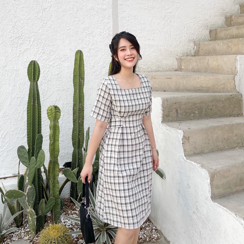 Đầm caro cổ vuông cột nơ eo